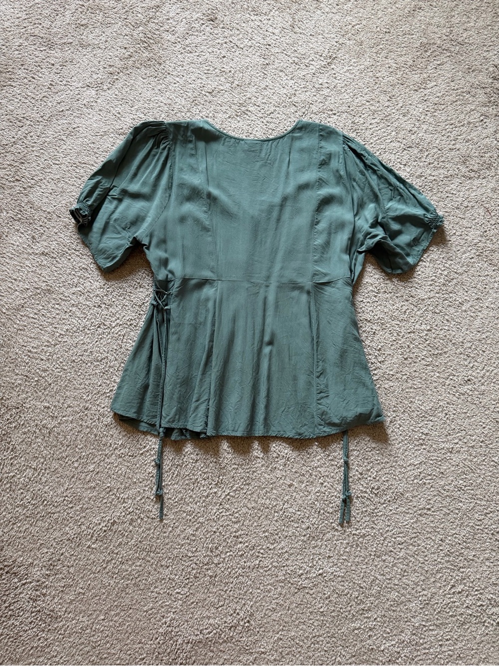 torrid ~ Green Washable Challis Side Tie Short Sleeve Top ~ Size 2 (2X/18-20) - Picture 2 of 7